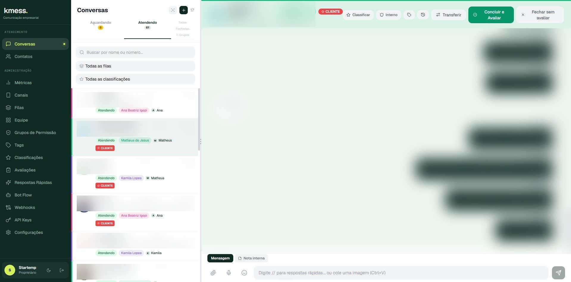 Interface do Kmess — painel de conversas em tempo real